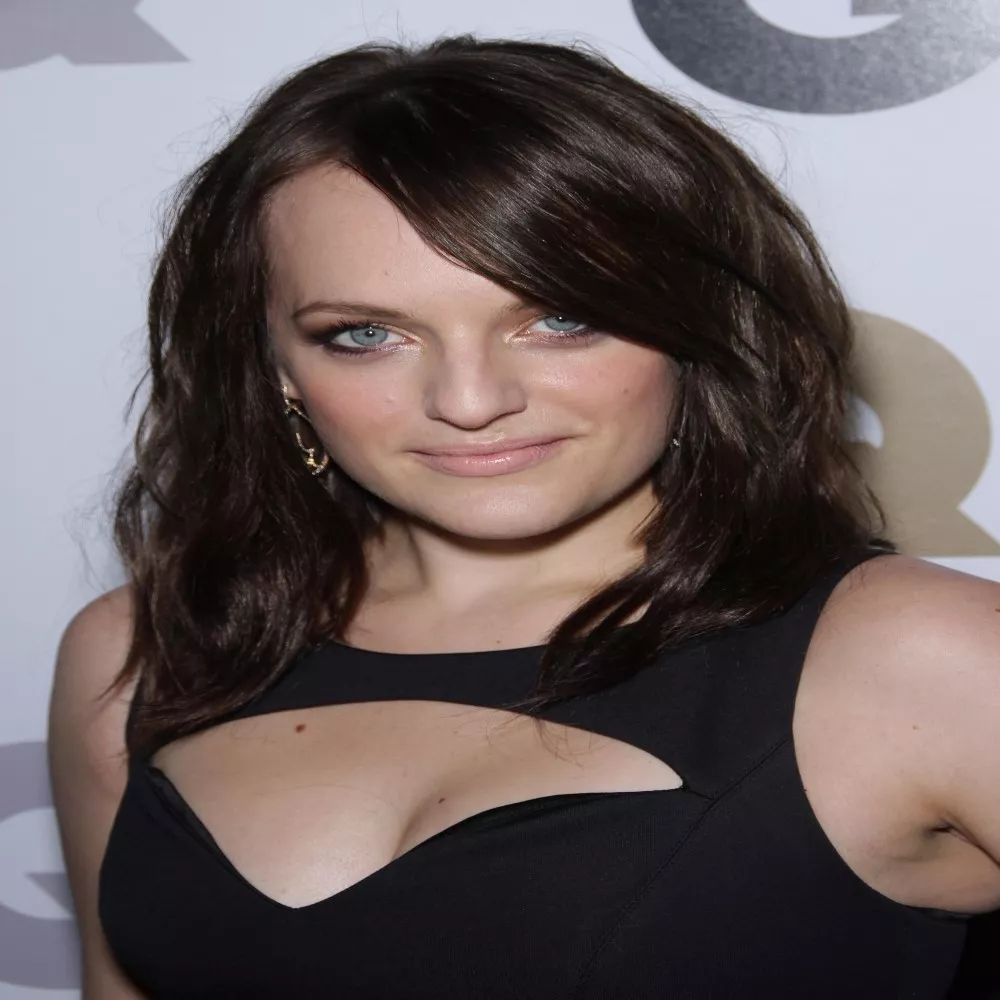 Elisabeth Moss a top Female celebrity from United States read their Biography and see, their social profiles and what designer brand clothing they have been seen wearing.