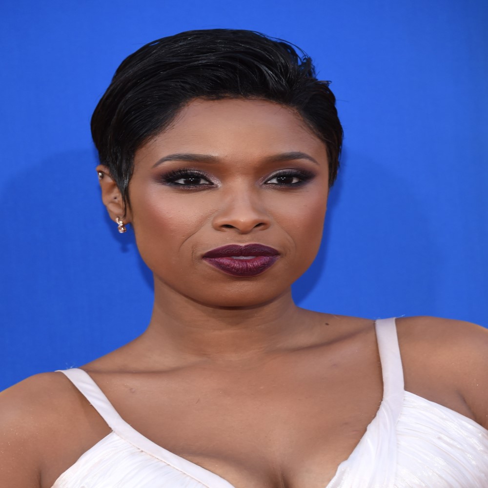 Jennifer Hudson a top Female celebrity from United States read their Biography and see, their social profiles and what designer brand clothing they have been seen wearing.